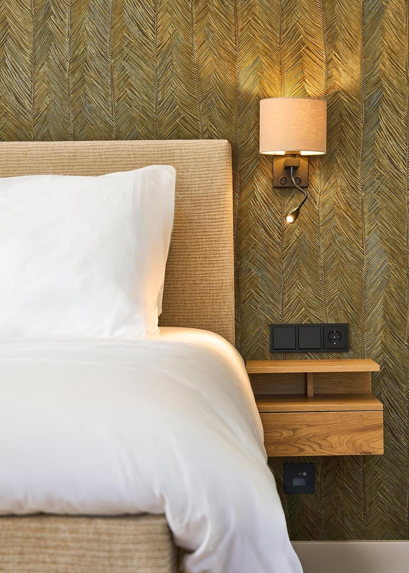 דה קוקסדורפ Eilandhotel Texel מראה חיצוני תמונה A wall mounted light switch