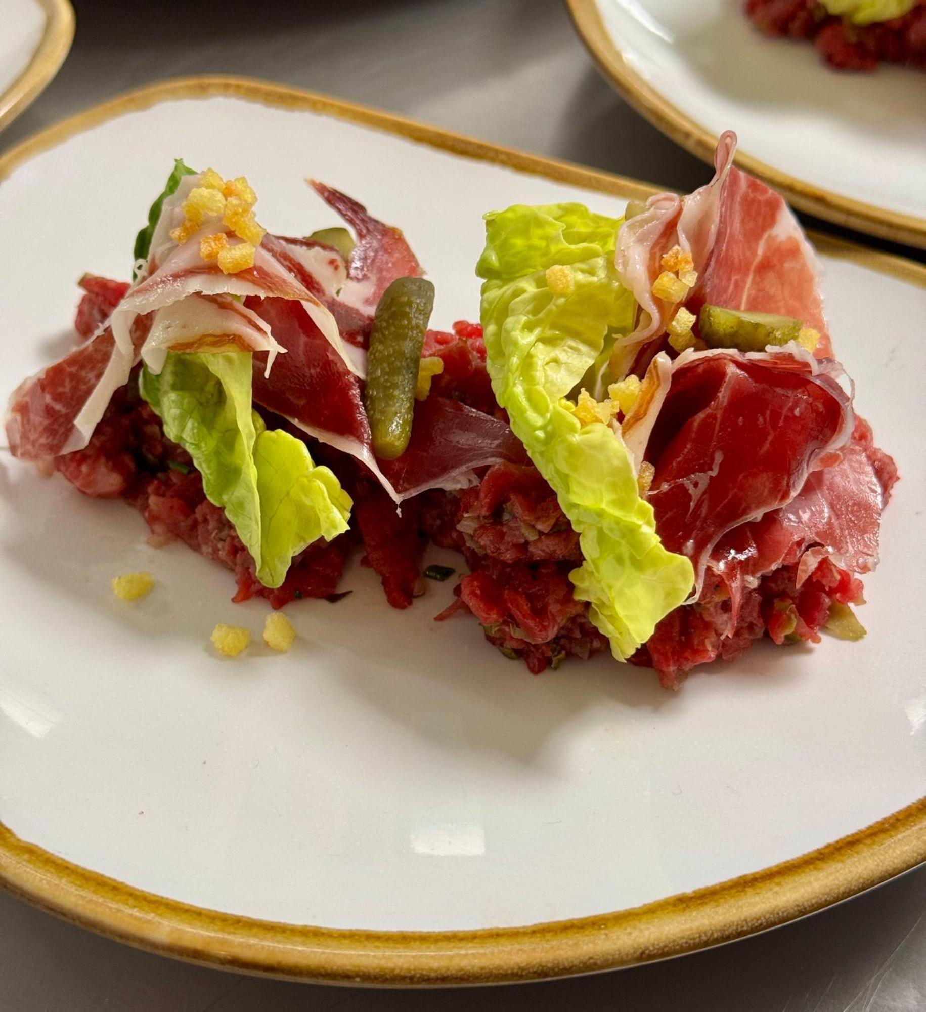 דה קוקסדורפ Eilandhotel Texel מראה חיצוני תמונה A salad of cured meat